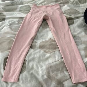 Beyond Yoga pale pink cropped leggings size XS